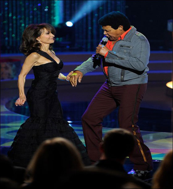 منح جائزة ايمي التقديرية للامريكي جورج كلوني!  صورة رقم 4