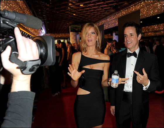 منح جائزة ايمي التقديرية للامريكي جورج كلوني!  صورة رقم 28