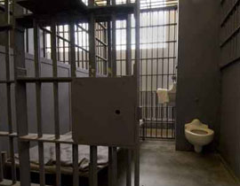 هروب معتقلين من سجن يحرسه تمثال! صورة رقم 1 هروب معتقلين من سجن يحرسه تمثال! صورة رقم 1