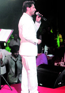 برنس الأغنية العربية سعيد بنجاح حفلاته!   صورة رقم 1