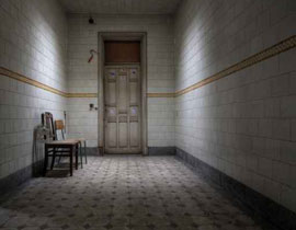 يقظة حارس مسجد ادت الى نسيان امرأة وطفليها في الحمام! صورة رقم 1