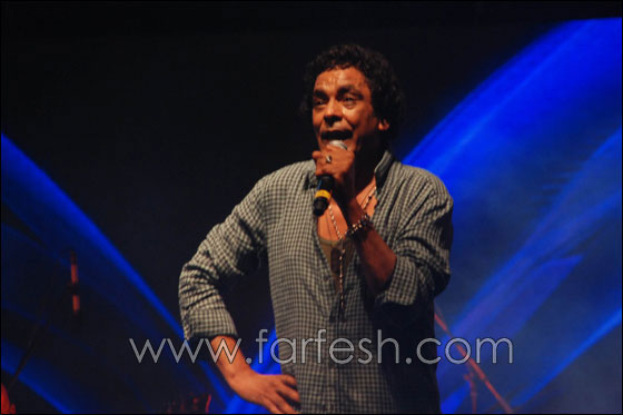 محمد منير يطالب الشباب بتغيير أنفسهم في حفله بزمردة!  صورة رقم 23