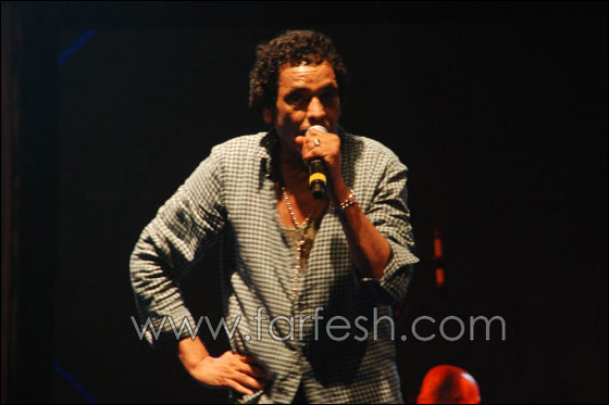 محمد منير يطالب الشباب بتغيير أنفسهم في حفله بزمردة!  صورة رقم 6