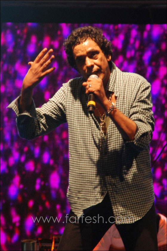 محمد منير يطالب الشباب بتغيير أنفسهم في حفله بزمردة!  صورة رقم 13