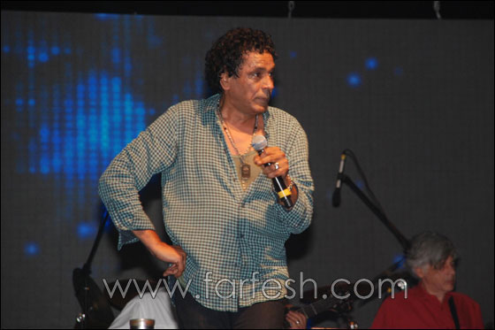 محمد منير يطالب الشباب بتغيير أنفسهم في حفله بزمردة!  صورة رقم 10