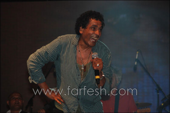 محمد منير يطالب الشباب بتغيير أنفسهم في حفله بزمردة!  صورة رقم 12