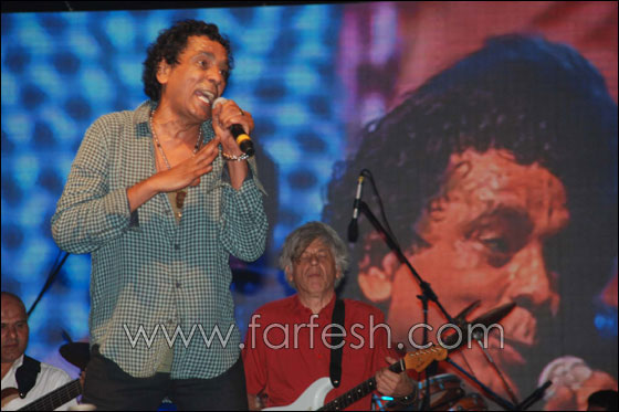 محمد منير يطالب الشباب بتغيير أنفسهم في حفله بزمردة!  صورة رقم 27