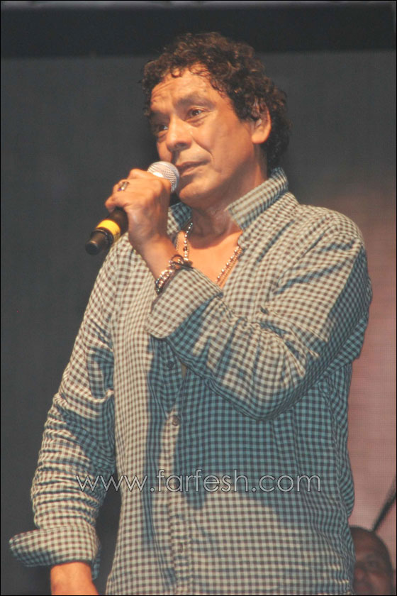 محمد منير يطالب الشباب بتغيير أنفسهم في حفله بزمردة!  صورة رقم 21