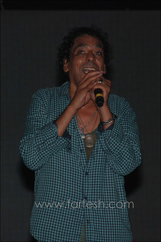 محمد منير يطالب الشباب بتغيير أنفسهم في حفله بزمردة!  صورة رقم 17