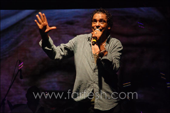 محمد منير يطالب الشباب بتغيير أنفسهم في حفله بزمردة!  صورة رقم 14