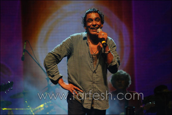 محمد منير يطالب الشباب بتغيير أنفسهم في حفله بزمردة!  صورة رقم 11