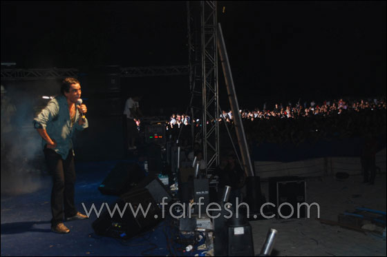 محمد منير يطالب الشباب بتغيير أنفسهم في حفله بزمردة!  صورة رقم 16