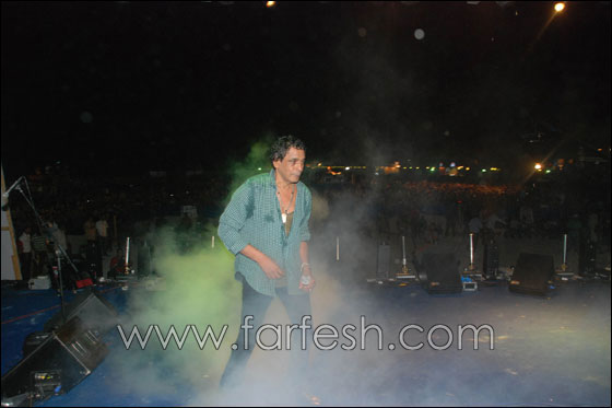 محمد منير يطالب الشباب بتغيير أنفسهم في حفله بزمردة!  صورة رقم 9