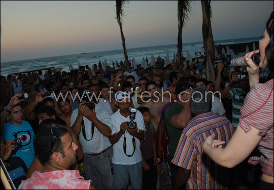 ثلاثة آلاف متفرج رقصوا وغنوا مع ساندي في العجمي   صورة رقم 14