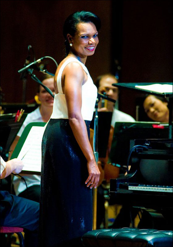 السياسية كوندوليزا رايس تعزف لموزار في حفل خيري! صورة رقم 8 السياسية كوندوليزا رايس تعزف لموزار في حفل خيري! صورة رقم 8