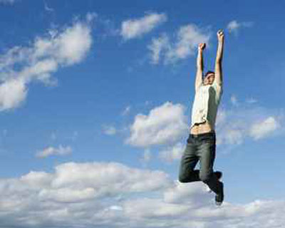 سقط عاريا من الطابق السادس فتلقفه المكيف في الطابق الثالث! صورة رقم 1