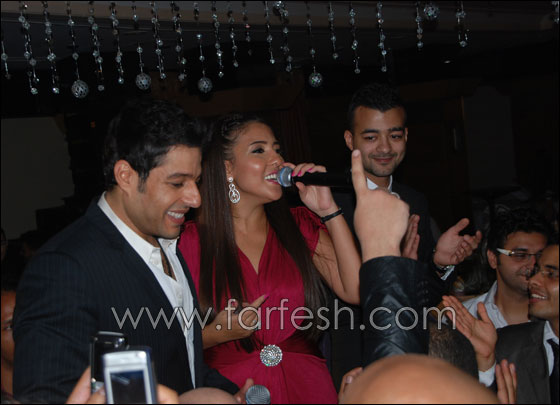 عمرو دياب مفاجأة حفل زفاف الملحن محمد يحيى صورة رقم 9 عمرو دياب مفاجأة حفل زفاف الملحن محمد يحيى صورة رقم 9