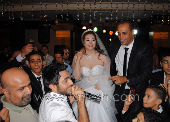 عمرو دياب مفاجأة حفل زفاف الملحن محمد يحيى صورة رقم 14 عمرو دياب مفاجأة حفل زفاف الملحن محمد يحيى صورة رقم 14