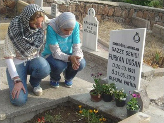 الإيرلندية كويفا باتلي تعلن اسلامها بعد تأثرها بالشهيد دوغان!  صورة رقم 3