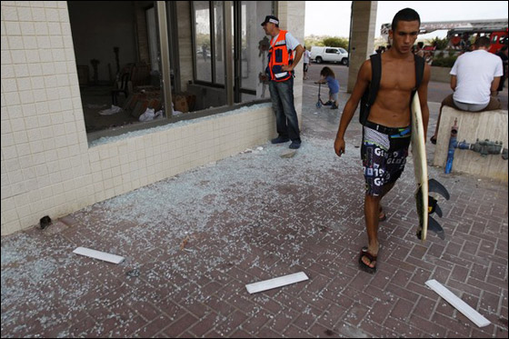 بعد إطلاق صاروخ على اسرائيل.. غارات اسرائيلية على غزة    صورة رقم 8