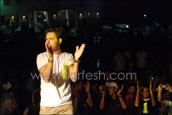 سالي تشعل الحفل ناراً بفستان قصير ورقصة حافية!! صورة رقم 5 سالي تشعل الحفل ناراً بفستان قصير ورقصة حافية!! صورة رقم 5