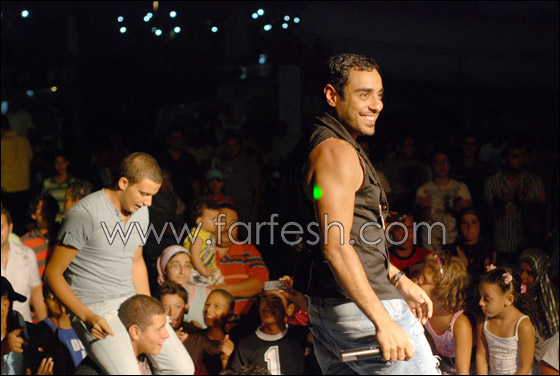 سالي تشعل الحفل ناراً بفستان قصير ورقصة حافية!! صورة رقم 6 سالي تشعل الحفل ناراً بفستان قصير ورقصة حافية!! صورة رقم 6