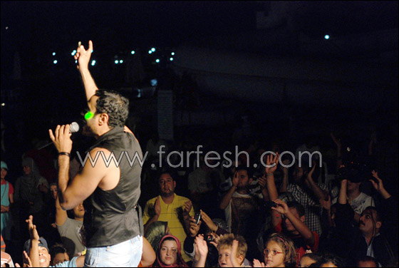 سالي تشعل الحفل ناراً بفستان قصير ورقصة حافية!! صورة رقم 13 سالي تشعل الحفل ناراً بفستان قصير ورقصة حافية!! صورة رقم 13