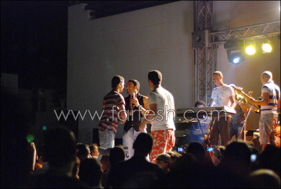 سالي تشعل الحفل ناراً بفستان قصير ورقصة حافية!! صورة رقم 8 سالي تشعل الحفل ناراً بفستان قصير ورقصة حافية!! صورة رقم 8