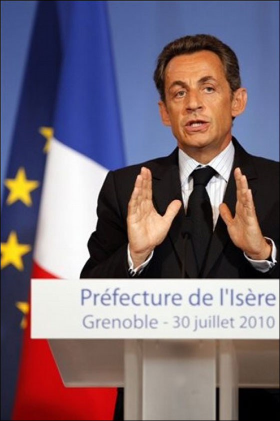 توقيف شاب خطط لقذف الرئيس ساركوزي بكرات حديدية!!  صورة رقم 3