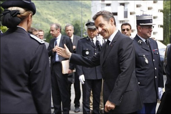 توقيف شاب خطط لقذف الرئيس ساركوزي بكرات حديدية!!  صورة رقم 6