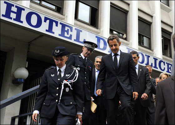 توقيف شاب خطط لقذف الرئيس ساركوزي بكرات حديدية!!  صورة رقم 5