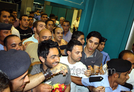 تامر حسني يتوقف عن الغناء ليشكر الجمهور الليبي صورة رقم 2 تامر حسني يتوقف عن الغناء ليشكر الجمهور الليبي صورة رقم 2