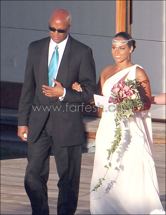 مسلسلات اون لاين ينقل لكم صور زفاف المغنية الحامل أليشا كيز!  صورة رقم 5