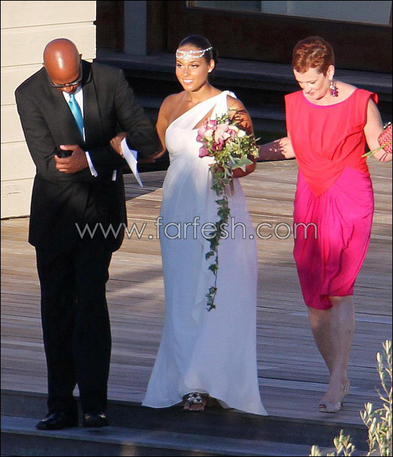 مسلسلات اون لاين ينقل لكم صور زفاف المغنية الحامل أليشا كيز!  صورة رقم 6