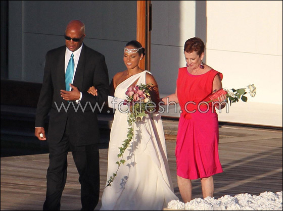 مسلسلات اون لاين ينقل لكم صور زفاف المغنية الحامل أليشا كيز!  صورة رقم 4