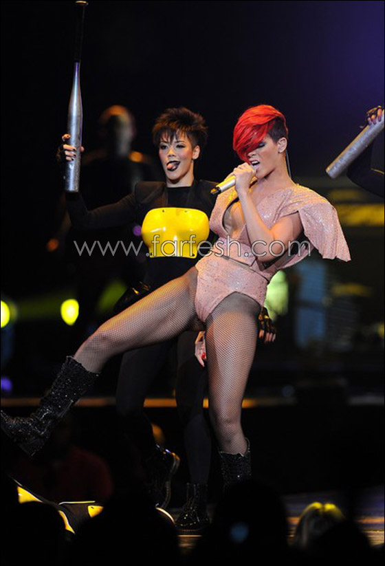 شخير ريهانا يزعج ركاب الطائرة ويضحكهم!!    صورة رقم 3