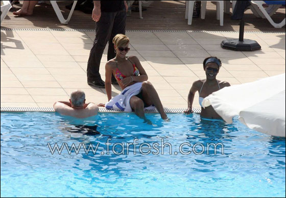 شخير ريهانا يزعج ركاب الطائرة ويضحكهم!!    صورة رقم 32