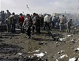 اندونيسيا: احتجاجا على طردهم من منازلهم دفنوا انفسهم احياء! صورة رقم 1