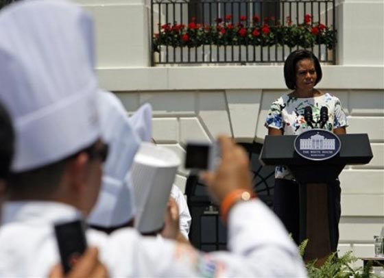 ميشيل أوباما تطالب بقانون لتحسين تغذية الأطفال!  صورة رقم 6