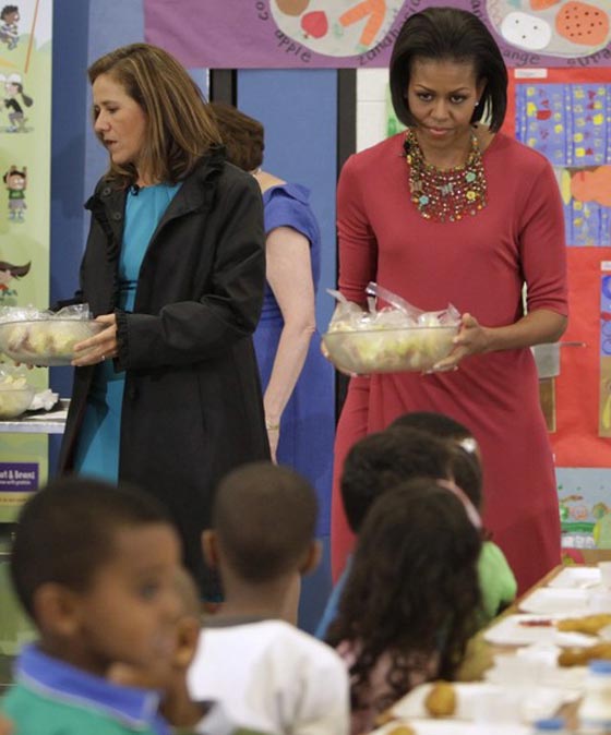 ميشيل أوباما تطالب بقانون لتحسين تغذية الأطفال!  صورة رقم 11