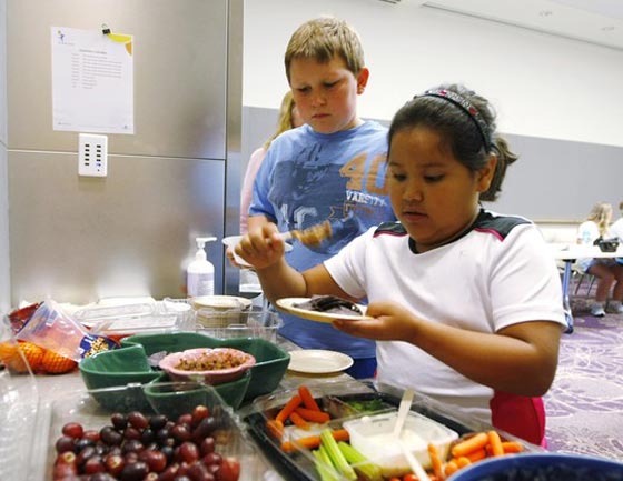 ميشيل أوباما تطالب بقانون لتحسين تغذية الأطفال!  صورة رقم 9