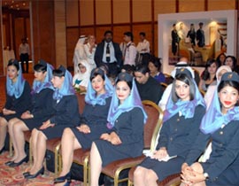 تخريج أول فوج من البحرانيات كمضيفات جو في طيران الخليج صورة رقم 2