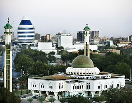 السودان: ارتدوا ملابس نسائية وتبرجوا فجلدوا 30 جلدة وغرموا! صورة رقم 1