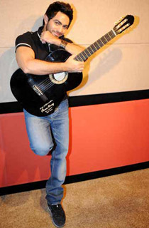 بالصور.. يوم في بيت تامر حسني!!!  صورة رقم 1