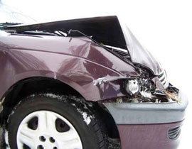 قاد كرسيه المتحرك مخمورا واصطدم بسيارة شرطة صورة رقم 1