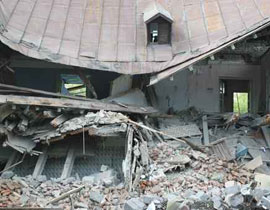 الماني يدمر منزله انتقاما من زوجته! صورة رقم 1