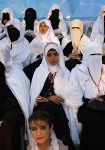 بحفل زفاف جماعي غزة تودع سفينة مرمرة! صورة رقم 1