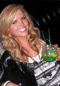 حاولت التسلل الى فندق الذكور فسقطت من ارتفاع 90 قدماً  صورة رقم 1