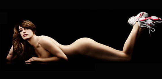 كيلي بروك تحضر شخصياً لإطلاق لوحتها المنزوعة!!  صورة رقم 1