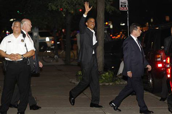 الشائعات تنتشر.. أوباما احتفل بعيد ميلاده مع اوبرا بغياب زوجته صورة رقم 7 الشائعات تنتشر.. أوباما احتفل بعيد ميلاده مع اوبرا بغياب زوجته صورة رقم 7